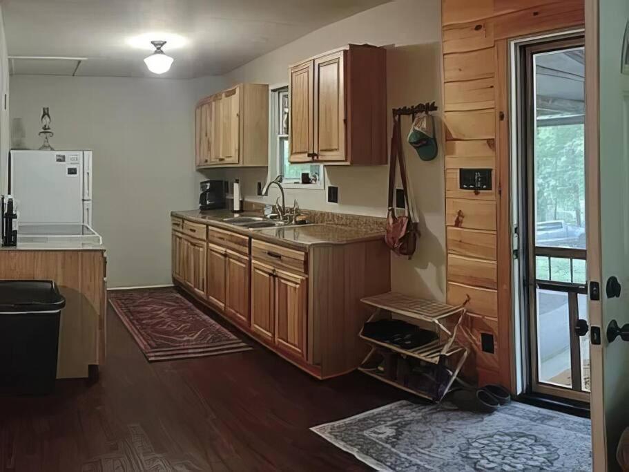 Cameron'S Cottage At The Lake Tallassee Exterior photo