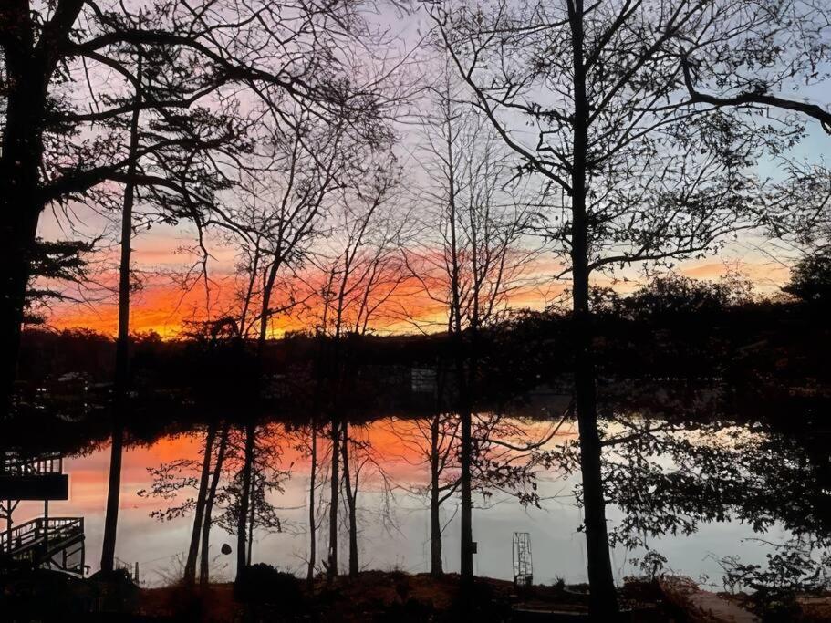 Cameron'S Cottage At The Lake Tallassee Exterior photo